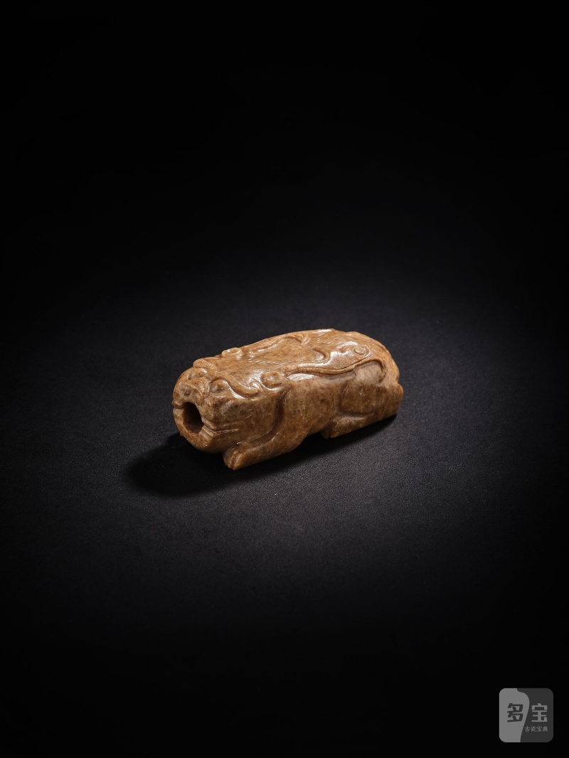 宋/明　玉獸 | A JADE FIGURE OF A MYTHICAL BEAST